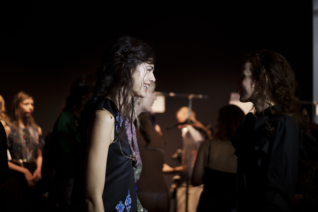 backstage milano fashion week