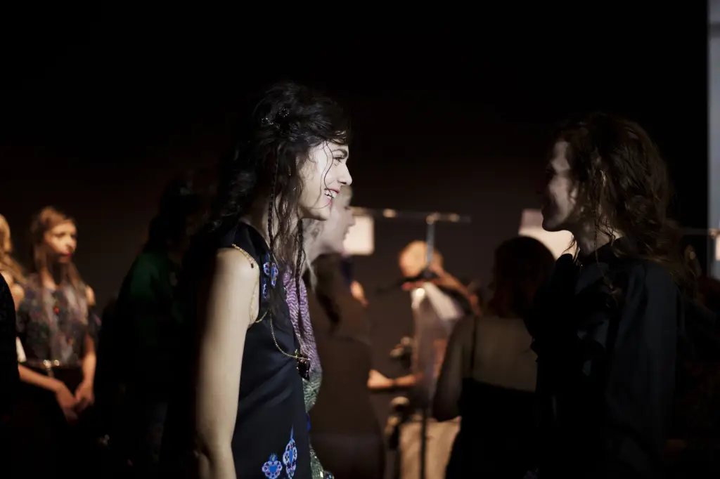 backstage milano fashion week